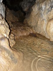Подземная река в Азишской пещере