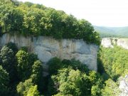 Ущелье Мишоко – красота природы, водопадов и стоянка пещерных людей.